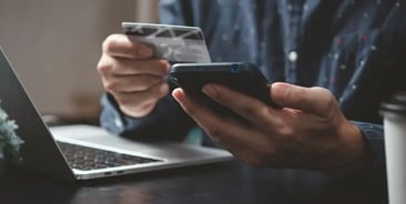 Transacciones bancarias seguras y ágiles: el rol del core bancario inteligente